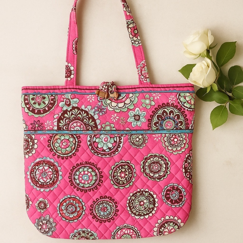 💕 Vera Bradley Quilted Floral Medallion Tote Bag